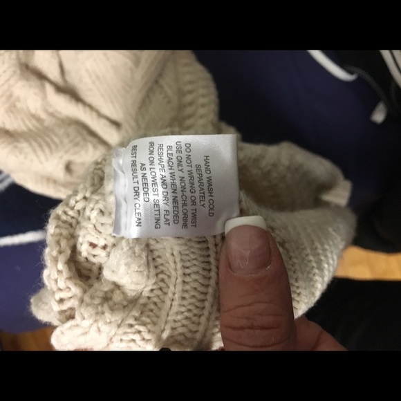 Cream colored sweater top - Picture 3 of 3